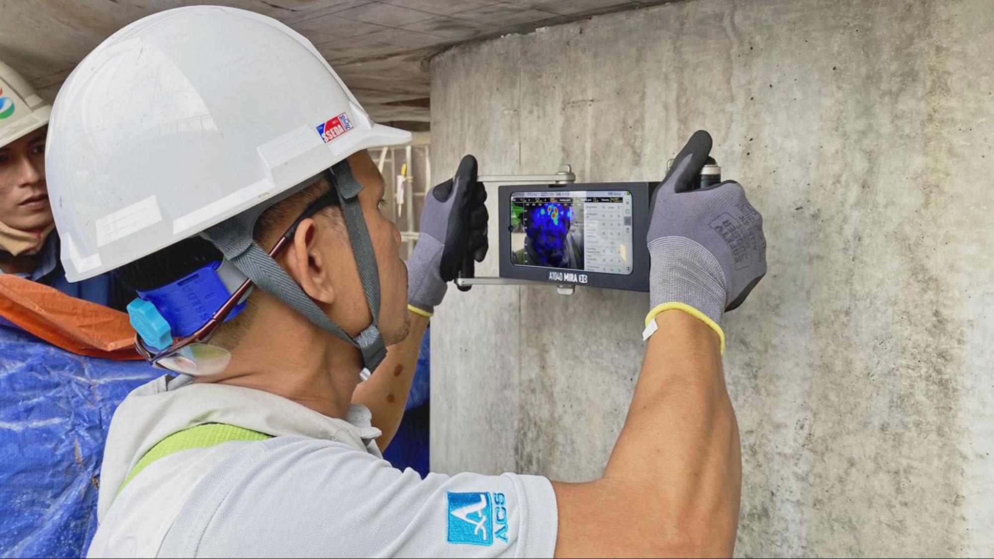 Performing ultrasonic testing of a concrete construction