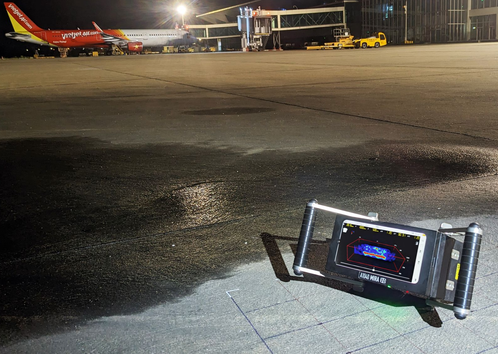 Ultrasonic tomograph A1040 MIRA 3D applied on a runway concrete bay 